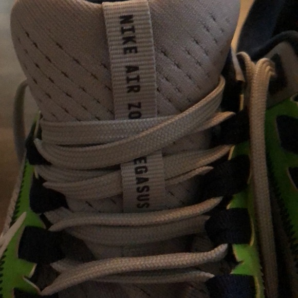 Men’s Nike Air Zoom Pegasus 38’s Seattle Seahawk Edition size 7.5 shoes!! - Picture 7 of 10